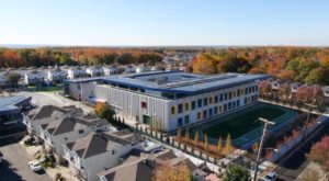 Escuela Kathleen Grimm edificios con paneles solares