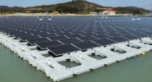 parques solares flotantes