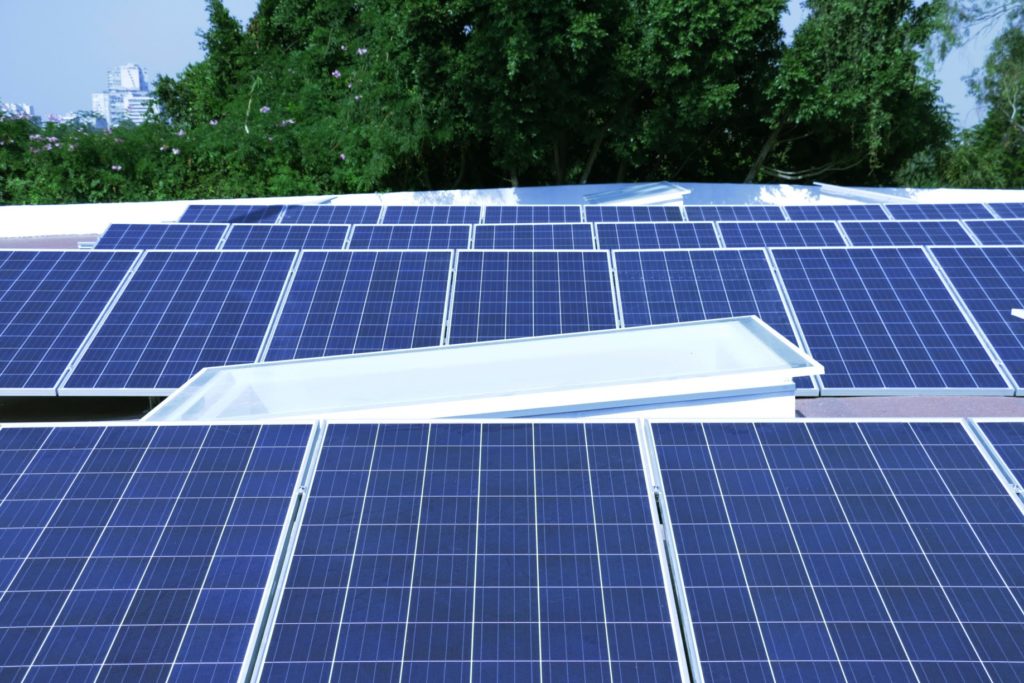 ahorrar energía en empresas paneles solares suncore