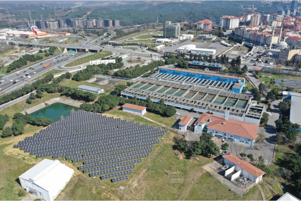 paneles solares instalados en cultivos