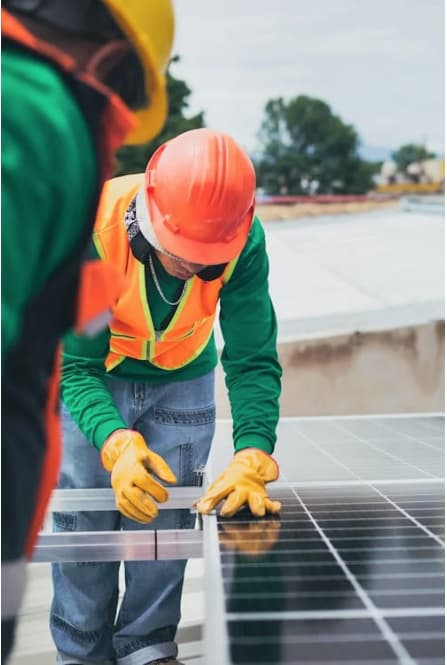 paneles fotovoltaicos con robots