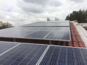 Paneles solares instalados por Suncore México en tejado