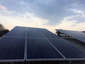 paneles solares fotovoltaicos en techo