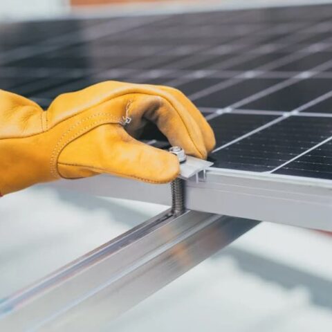 paneles solares y días nublados